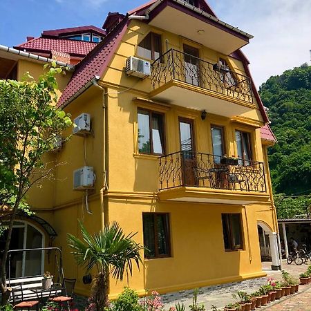 Deluxe Guest House ควาเรียที ภายนอก รูปภาพ