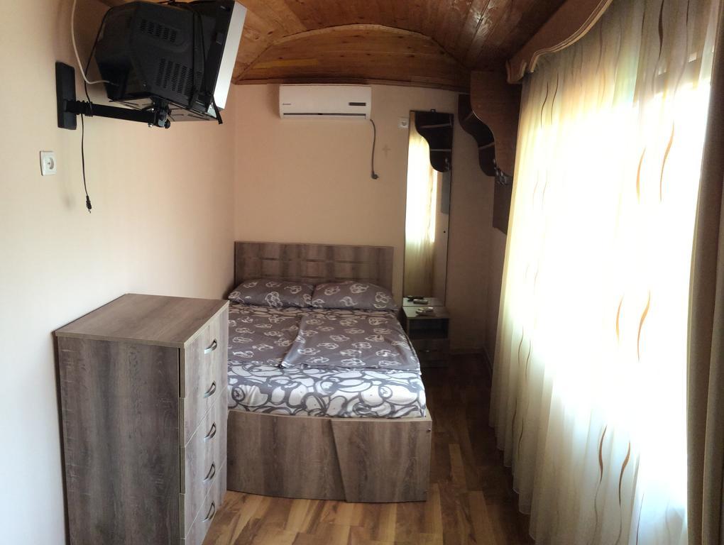 Deluxe Guest House ควาเรียที ภายนอก รูปภาพ