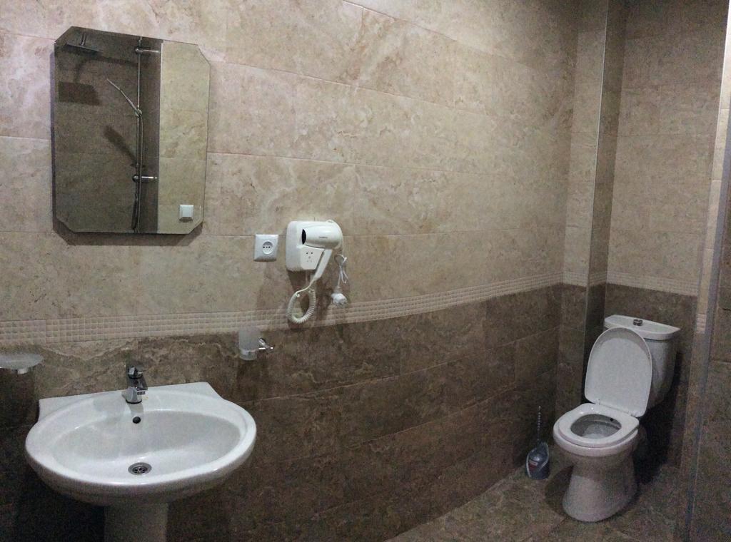 Deluxe Guest House ควาเรียที ภายนอก รูปภาพ