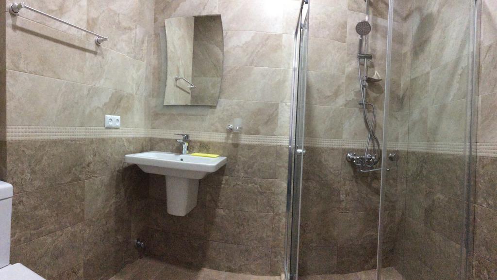 Deluxe Guest House ควาเรียที ภายนอก รูปภาพ
