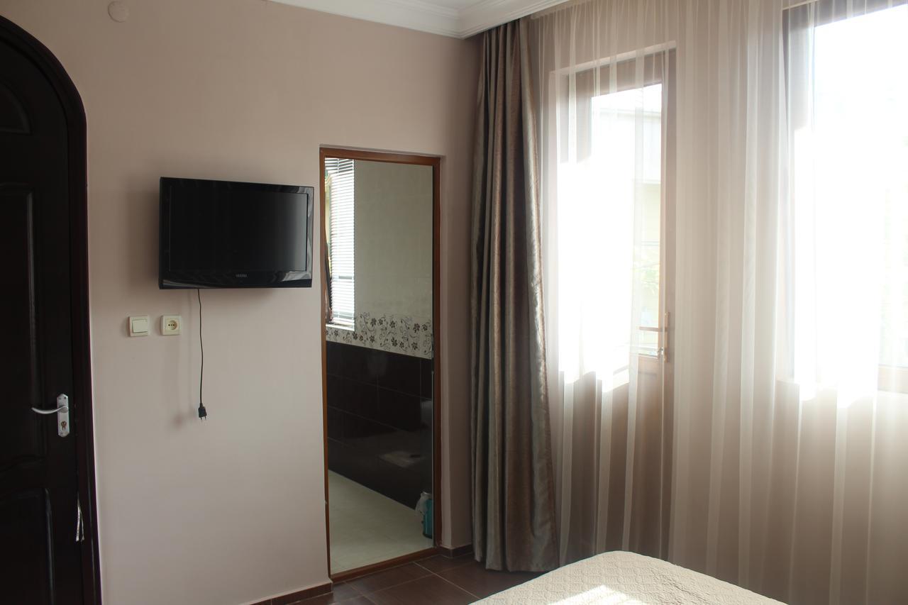 Deluxe Guest House ควาเรียที ภายนอก รูปภาพ