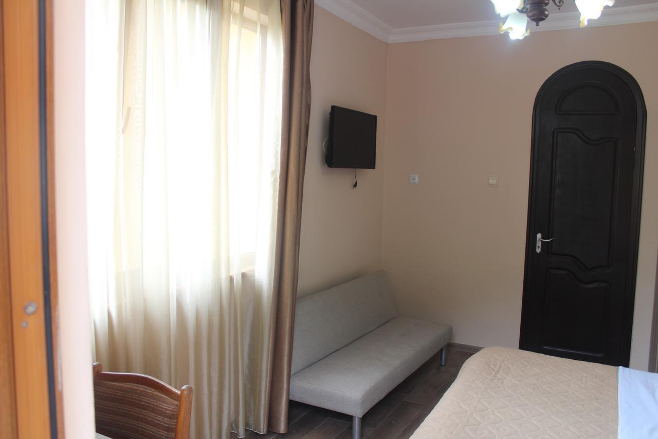 Deluxe Guest House ควาเรียที ภายนอก รูปภาพ