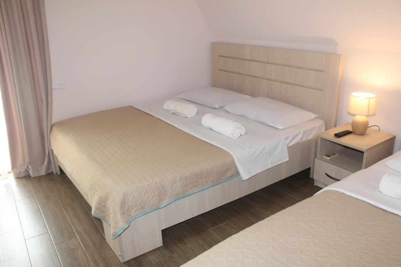 Deluxe Guest House ควาเรียที ภายนอก รูปภาพ