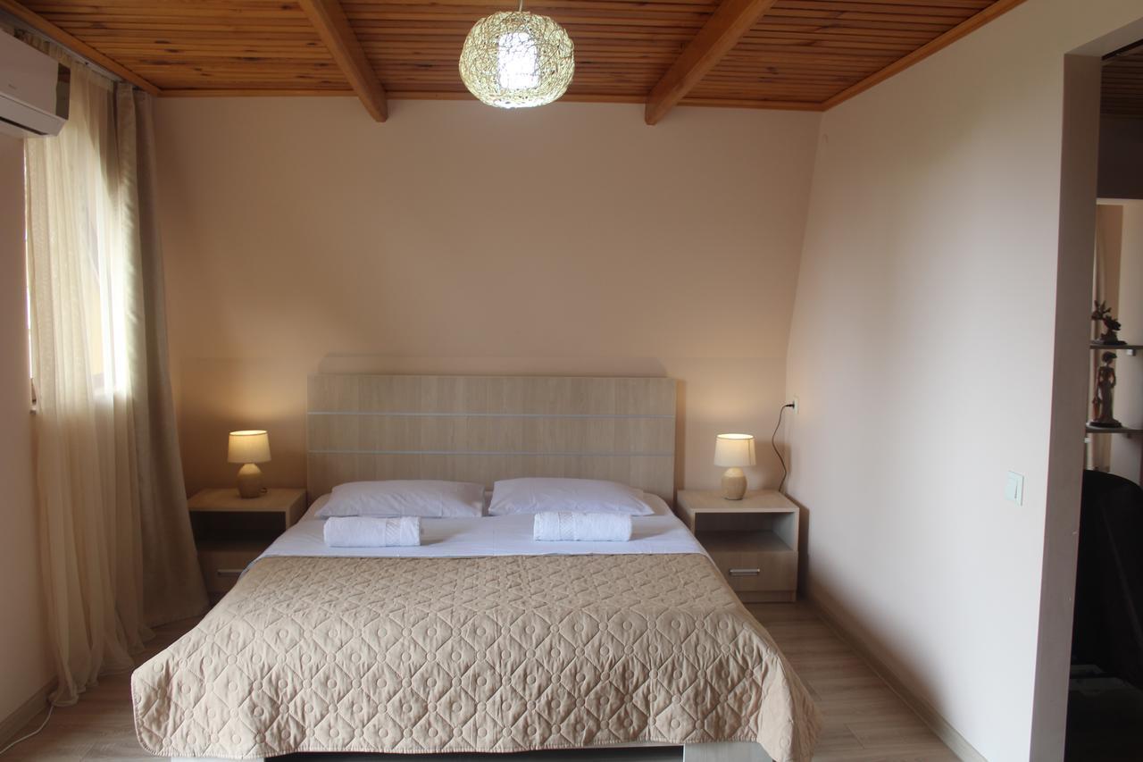 Deluxe Guest House ควาเรียที ภายนอก รูปภาพ