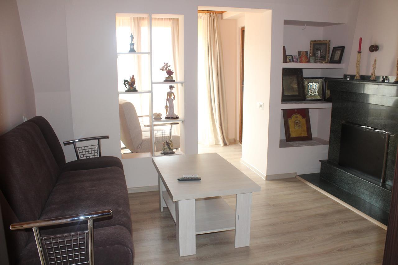 Deluxe Guest House ควาเรียที ภายนอก รูปภาพ